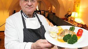 Haus voerde in voerde niederrhein: Voerde Haus Voerde Chef Josef Plank Hort Auf