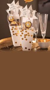Lassen sie sich inspirieren und erfahren sie, wie sie mit ihrer lieblingsmarke ferrero rocher wunderschöne weihnachtliche geschenke und dekoration. Kreative Osterdekorationen Geschenke Silvester Basteln Silvester Silvester Feiern