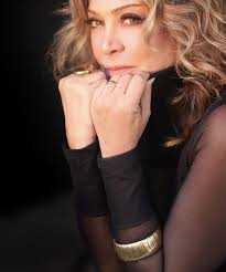 Maravilhosa @cinararibeirodoprado no nosso segundo ensaio. Amei te  fotografar novamente 📸💫 #karinkastro #studiokarinkastro #ensaiofeminino