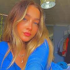 Phoebe Pollock's Instagram, Twitter & Facebook