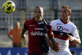 Radja nainggolan (sinh ngày 4 tháng 5 năm 1988) là cầu thủ bóng đá người bỉ đang thi đấu ở vị trí tiền vệ trung tâm cho câu lạc bộ inter milan tại serie a. Hari Ini Radja Nainggolan Tiba Di Indonesia Republika Online