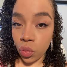 Candice Andrews's Instagram, Twitter & Facebook