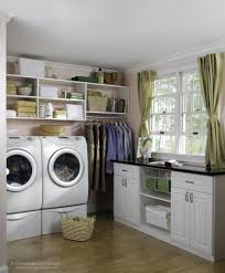 Love The Nice Open Space Place To Hang Clothes And Beautiful Natural Lighting Mit Bildern Waschkuchendesign Raumaufteilung Waschkuche Aufraumen