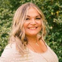 Amber Moistner's Instagram, Twitter & Facebook