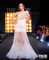 Đọ trình catwak của 2 siêu mẫu của việt nam và thái lan. The Face Thailand 2014