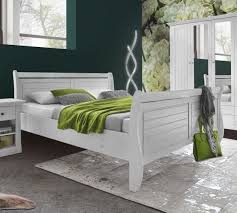 Schlafzimmer landhausstil hat eigenen charme. Weisses Bett Aus Massivem Kiefernholz Im Landhausstil Liska