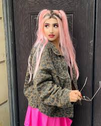 نور ستارز noor stars on instagram شعر وردي يعني سلسلة جديدة على يوتيوب اللي بيحزر موضوع السلسلة الو عندي هدية غير شكل بالصورة fashion clothes style