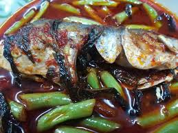 Sebelum mulai, kamu musti tahu dulu tentang ikan yang akan kamu masak. Asam Pedas Ikan Pisang Ainul Mustafa
