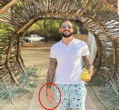 Son günlerde sedat peker'in youtube'den yayınladığı videolar ülkemizde oldukça olay olmuş durumda. Sedat Peker In Videolarini Ceken Kisinin Kim Oldugu Ortaya Cikti Dovmeleri Ele Verdi A3 Haber