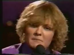 Dahlgren was discovered by musician/producer bruno glenmark in 1978 after appearing on the tv show sveriges magasin and her debut album finns det nån som bryr sej om was released the. Eva Dahlgren Jag Ger Mig Inte Melodifestivalen 1980 Youtube