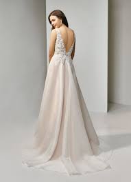Im jahr 2021 ist brautkleid spitze beliebst auf der welt. Brautkleid In A Linie Mit Spitze Und V Ausschnitt Von Beautiful Bridal Modell Bt19 22 Heiraten Mit Braut De