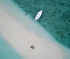 White beautiful sand, crystal clear blue sea and luxurious water lagoons. Scuba Dive Maldives On A Budget Fulidhoo Island Scuba Diving Website For Women