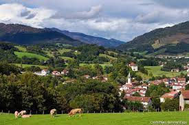 Se trouvant à l'extrémité ouest des pyrénées, on y trouve quelques sommets (parmi les plus bas du massif) comme la rhune. Photos Pays Basque Les Plus Belles Images De Paysage Detours En France