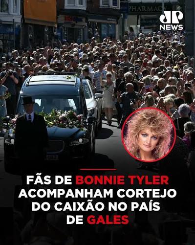 🥀 Miles de fans reciben ataúd de Bonnie Tyler en Gales y cantan Total  Eclipse of the Heart Varias personas comenzaron a cantar el éxito Total  Eclipse of the Heart al ver