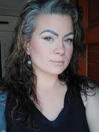 Bronze glow drops for foundation