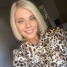 Danielle Crowther's Instagram, Twitter & Facebook