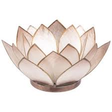 Bougeoir Fleur En Nacre Rose Maisons Du Monde Fleurs Metalliques Bougeoirs Decoration Maison