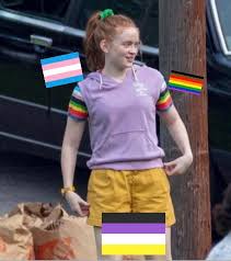 Bu sezon diziye katılan yeni karakter max. Max From Stranger Things Has A Pretty Cool Outfit Lgbt