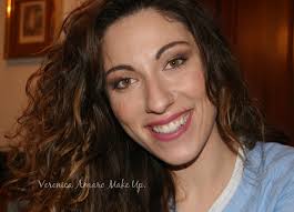 Hoy traigo otro maquillaje, este es de los mas luminosos y posibles que he  publicado por aquí y uno de los que mas utilizo, es un ahumado para día con  sombras satinadas