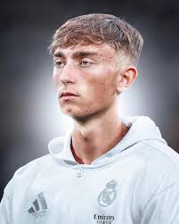 ℹ️ Michael Oliver has been chosen as the referee for Sunday's clash between  Manchester United and Liverpool at Anfield. 👀