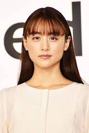 女優の山本美月が8日 自身のtwitterを更新 顔ほど大きいアンパン を食べる姿を披露し その小顔っぷりに注目が集まっている 山本美月 撮影 こじへい 3枚目の写真 画像 山本美月 写真 画像 写真