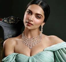 Deepika Padukone For Tanishq S Jewels Of Royalty Collection Diamond Flower Pendant Deepika Padukone Jewelry