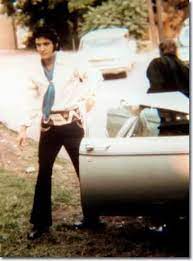 June 5, 1970: Elvis arriving at RCA Studio B in Nashville, Tennessee.