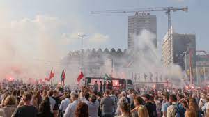 Zobacz relację z ronda dmowskiego w warszawie #powstaniewarszawskie #godzinaw #syrenyalarmowe Warsaw Uprising Memorial Day Godzina W Warszawa 01 08 2018r Youtube
