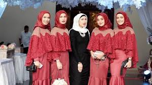 Batik sasirangan merupakan jenis batik yang berasal dari suku banjar yang ada di kalimantan selatan. 30 Model Baju Sasirangan Untuk Perpisahan Sekolah Fashion Modern Dan Terbaru 2021 Pusat Mukena Com Jual Mukena Model Terbaru 2021