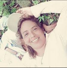 En venta casa esquinera, con amplia terraza. Nueva Etapa en ciudad El  Doral, construida hace tres años, muros perimetrales propios, sistema de  aires acondicionados y camaras de vigilancia. Excelente oportunidad de  compra.