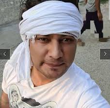 Mukesh Satish pandey is feeling sad.