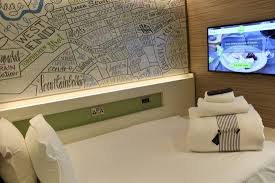 The premier inn edinburgh princes street is a three star hotel situated on the main shopping street in the centre of the city. Hub By Premier Inn Edinburgh City Centre Rose Street Picture Of Hub By Premier Inn Edinburgh City Centre Rose Street Hotel Tripadvisor