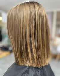 Il taglio long bob con frangia è perfetto per camuffare una fronte importante, mentre il ciuffo laterale aiuta a rendere il viso più armonioso e . Tagli Capelli 2021 La Tendenza Dell Autunno E Il Flob