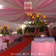 Kerangka tenda terpasang di depan rumah calon menantu presiden jokowi, selvi ananda, di sumber, banjarsari, solo, 5 juni 2015. Paket Pernikahan Rumah Di Bekasi Ns Tenda