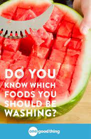 Only Certain Foods Need To Be Washed Before You Eat Them But How Do You Know Which Are Which Here Are 5 Foods You Should Wash Food Nutrition Healthy Choices