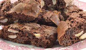 Che sia per accompagnare un caffè oppure per allietare ad una semplice pausa di relax, la merenda dei più piccoli o la colazione ogni occasione è buona per gustarli. Tozzetti Al Cioccolato Facilissimi Biscotti Secchi Della Tradizione