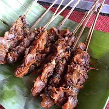 Coba bikin sendiri yuk pakai resep lontong balap ini. Sate Kerang Kupang Lontong Pak Misari Foto Di Surabaya Selatan Surabaya Openrice Indonesia