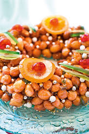 Put a glass of water into the jar, mix it around and add it to the mix. Weihnachtsbackerei Terre Del Sud