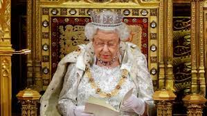 She celebrated 65 years on the throne in february 2017 with her sapphire jubilee. Queen Elizabeth Ii Bricht Bei Parlamentseroffnung Mit Royaler Tradition