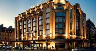La samaritaine was extended for the third time in the thirties along the rue de rivoli. La Samaritaine