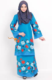 Artikel fesyen baju raya pada tahun 2012 mendapat sambutan begitu hangat dengan mempunyai lebih dari 40 ribu view mungkin ini dapat membantu anda mencari fesyen baju raya terkini, tahun 2014. 35 Trend Terbaru Fesyen Baju Kurung Muslimah Lamaz Morradean