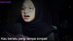 Jujur saja ku tak mampu hilangkan wajahmu di hatiku meski malam mengganggu hilangkan senyummu di mataku ku sadari aku cinta padamu. Lirik Bukan Yang Terbaik Cover By Nayli Azmi Youtube