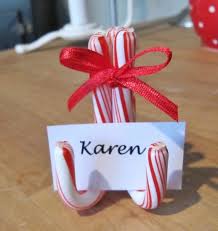 I used the nesting circles die to cut out the middle music sheet paper, then i used the nesting scalloped circles to cut out the gold poster paper scalloped paper. Diy Christmas Place Card Holders Candy Cane Place Card Diy Crafts At Repinned Net