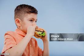 Anak Kecil Makan Burger Makanan Cepat Saji Dan Junk Food Lihat Dengan Rasa  Anak Suka Hamburger
