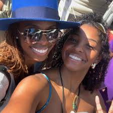 Life lately: 1. 🚙 selfie 2. spelhouse hoco game 🐅 3. 1st hoco with my  little sis who's now also a Spelmanite 🥲🩵 4. happy halloween 🐶🥂 5. go  dawgs‼️ 6. 🤳🏾 7. my pretty city 8. tailgate with Kaila 👯‍♀️💕 9.  tailgate with Tiff 😊💕