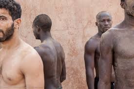 Les oeuvres d'olivier dubois, chorégraphe de l'instinct, parviennent toujours à nous bousculer en nous interrogeant avec une grande acuité sur nos conditions humaines. Souls Olivier Dubois Au Festival Faits D Hiver Inferno