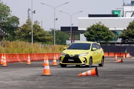 Memang untuk harga toyota hatcback yaris yang tinggi sudah semestinya mobil ini memiliki banyak fitur unggulan dan teknologi terbaru, selain ini mobil terjangkau ini memiliki keunggulan dari segi ramah lingkungan dan juga dalam keunggulan efesiensi bahan bakar. Harga Lengkap Toyota Yaris Terbaru Cicilannya Mulai Rp 4 Jutaan Kumparan Com