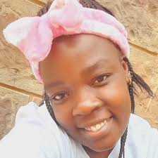 Mbona short ya Kwanza hikaangi sana,coz yenye aliingia nayo shule iliraruka  akiwa class two 😂😂😂