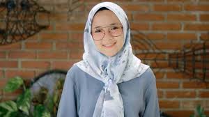 Grup band yang digawangi nissa sabyan, kamal, tubagus syaifulloh, ayus, sofwan yusuf. Biodata Nissa Sabyan Masa Kecil Pendidikan Karir Dan Prestasi Akupaham