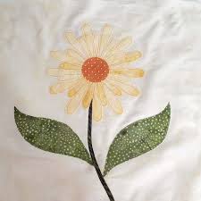 Free applique patterns each of these patterns features 1930s reproduction fabrics these free stained glass flower patterns are of australian flowers, free printable flower patterns applique free patterns for denim shirts and quilts. Raw Edge Applique Daisy Pillow Freemotion By The River